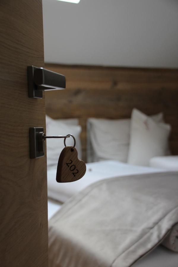 Garni Bergblick Hotel Braies  Exterior photo