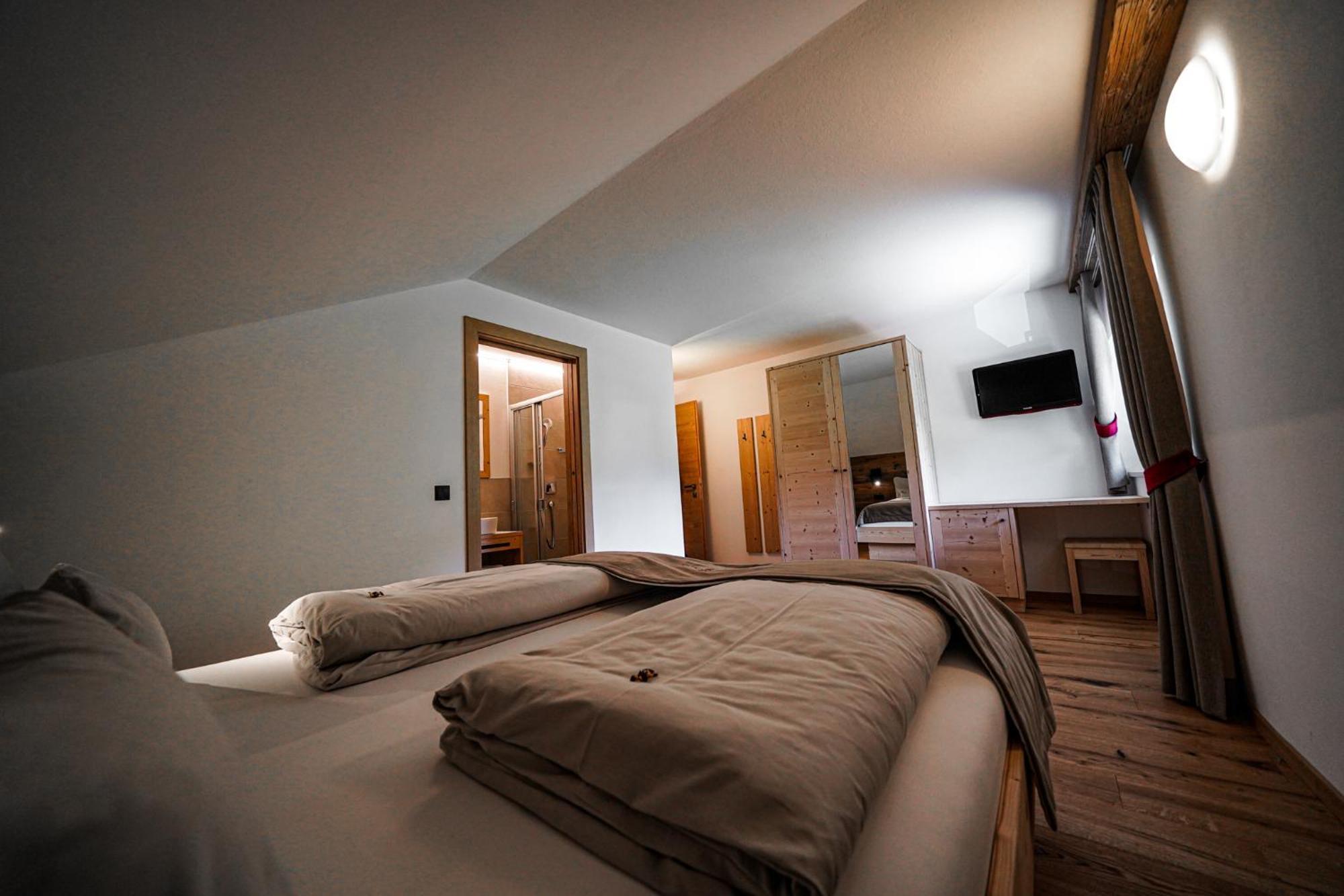 Garni Bergblick Hotel Braies  Exterior photo