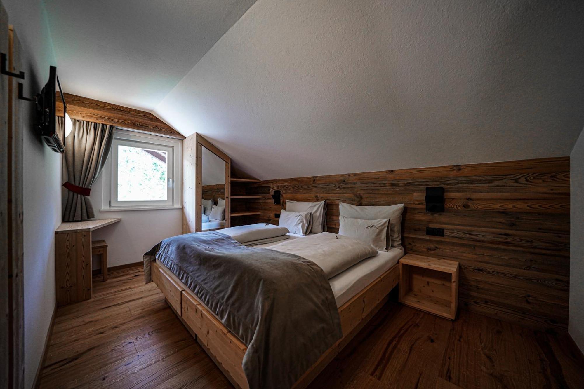 Garni Bergblick Hotel Braies  Exterior photo