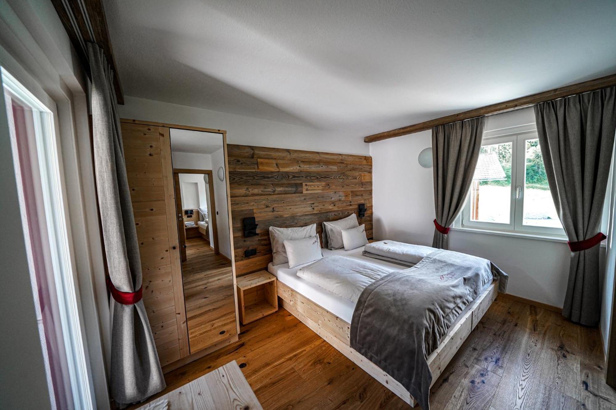 Garni Bergblick Hotel Braies  Exterior photo