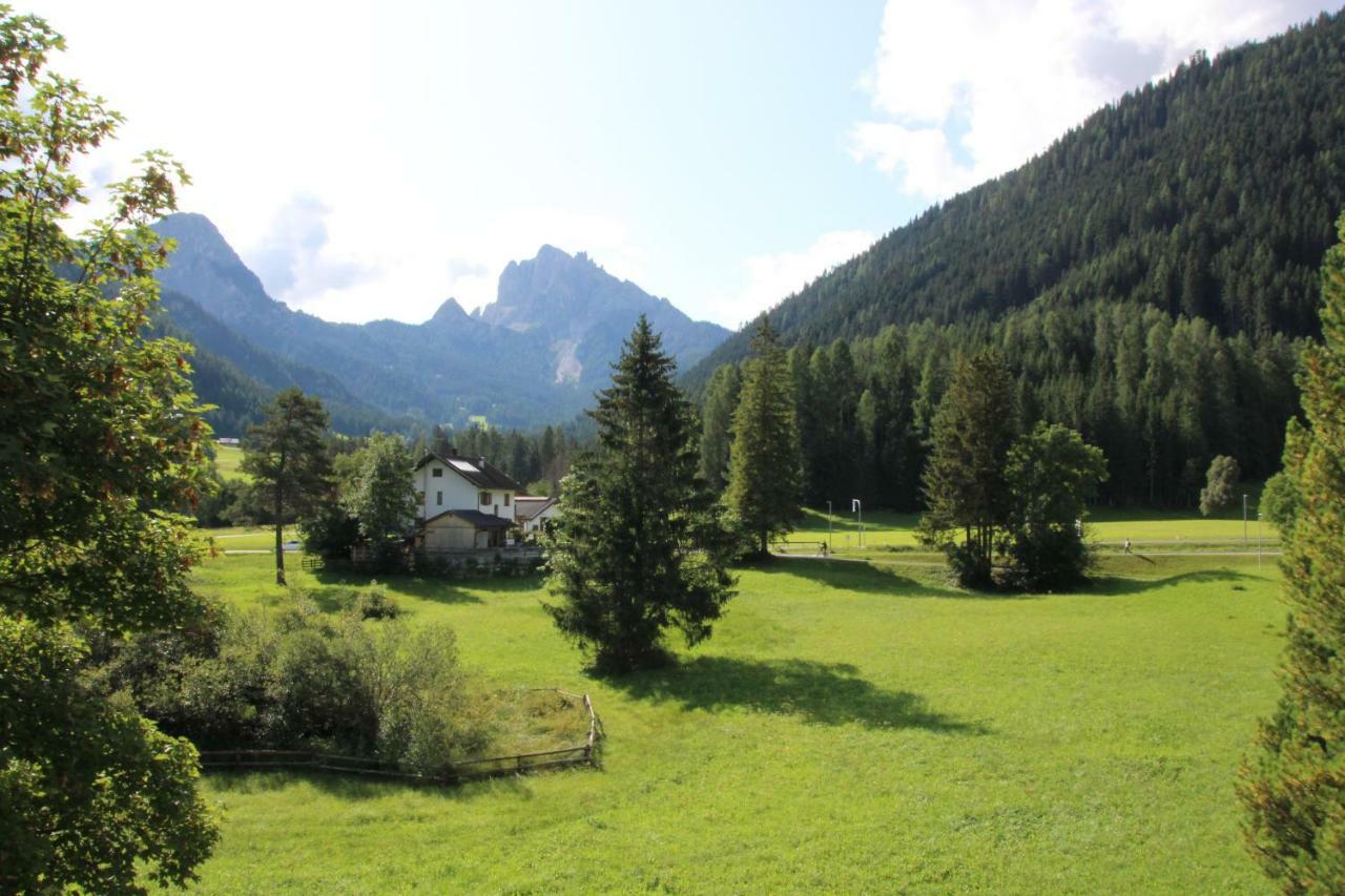 Garni Bergblick Hotel Braies  Exterior photo